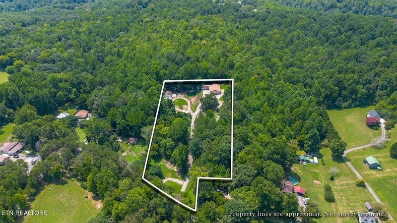 312 Woolsey Rd, Harriman, TN 37748
