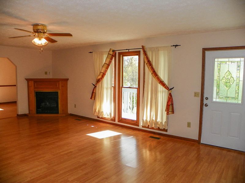 3120 Autumn Oaks Cir, Kodak, TN 37764