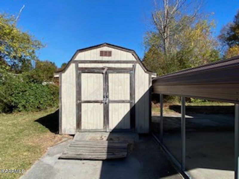3120 Clover Cir, Sevierville, TN 37876