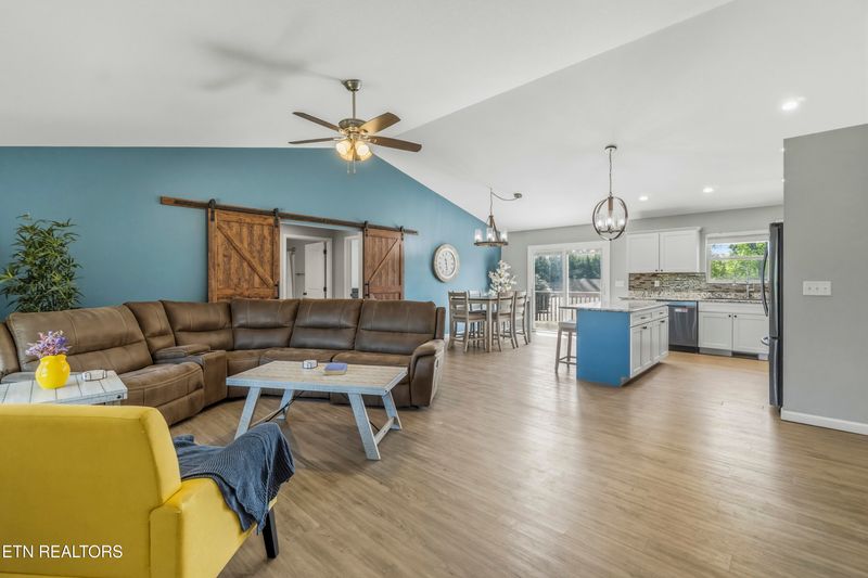 3124 Lazy River Ln, Sevierville, TN 37876