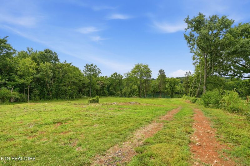 3128 Howell Rd, Mascot, TN 37806