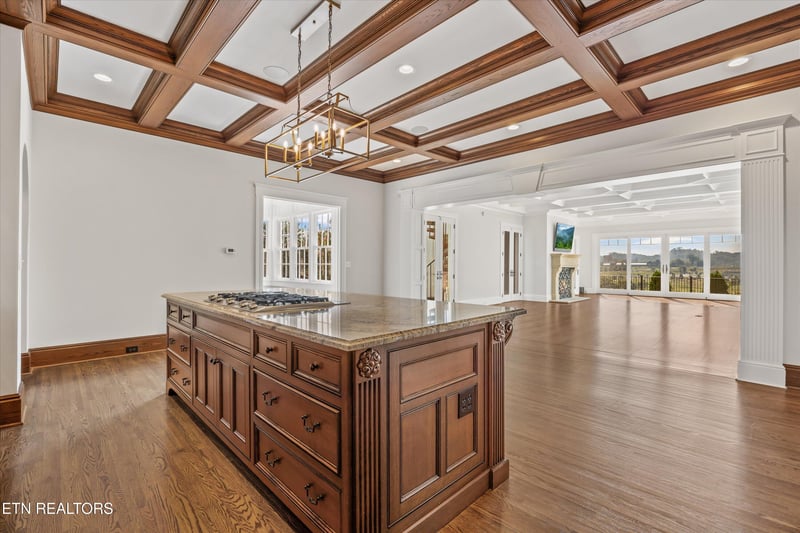 3128 Kingston Pike, Knoxville, TN 37919