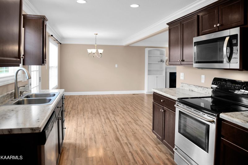 3129 Gentlewinds Dr, Sevierville, TN 37876