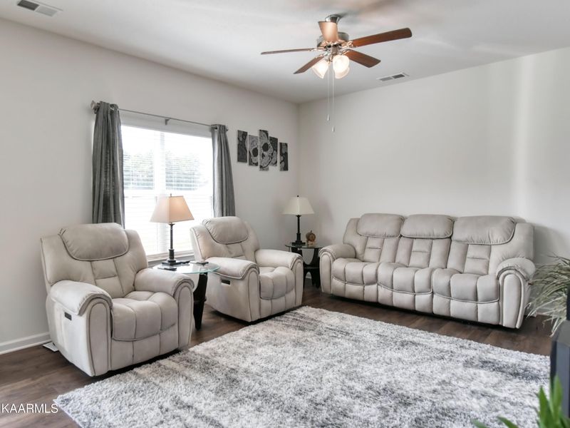 313 Cedar Park Dr, Loudon, TN 37774