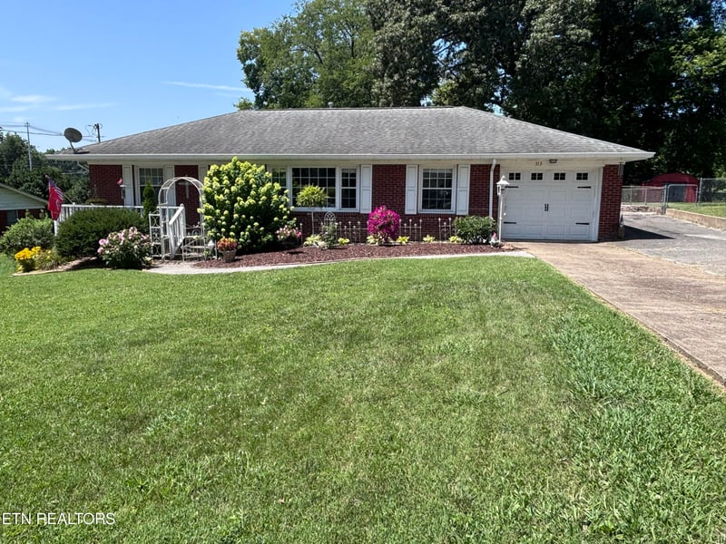313 Cross St, Clinton, TN 37716