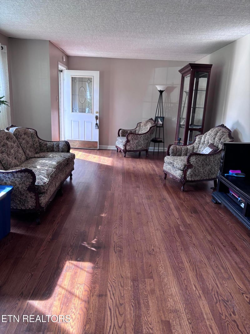 313 Cross St, Clinton, TN 37716