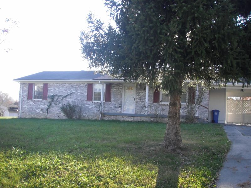313 Eagle Bluff Rd, Jacksboro, TN 37757
