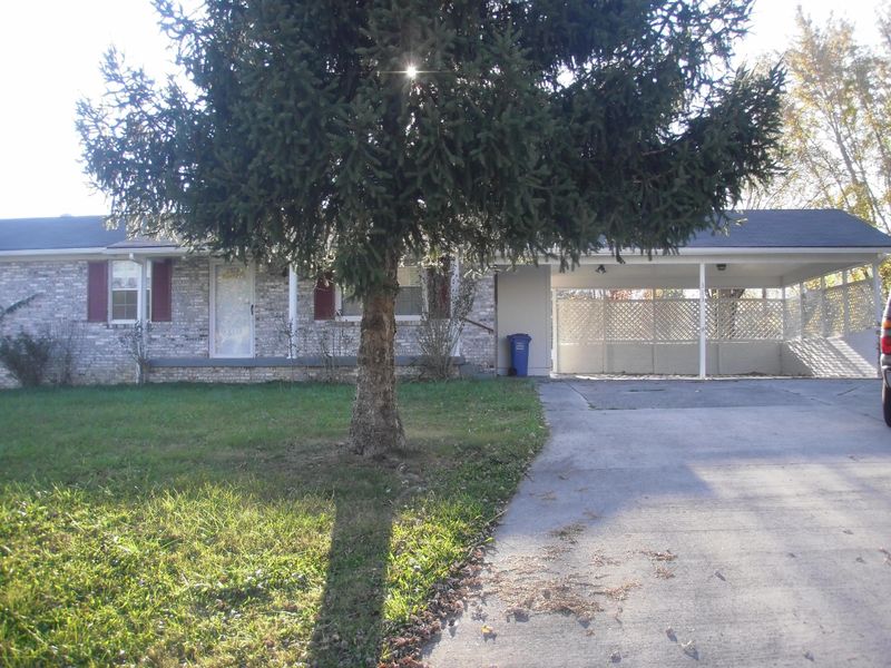 313 Eagle Bluff Rd, Jacksboro, TN 37757