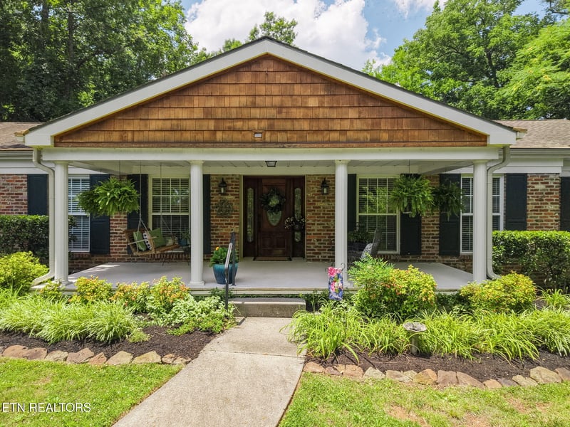 313 Forest Oak Dr, Knoxville, TN 37919