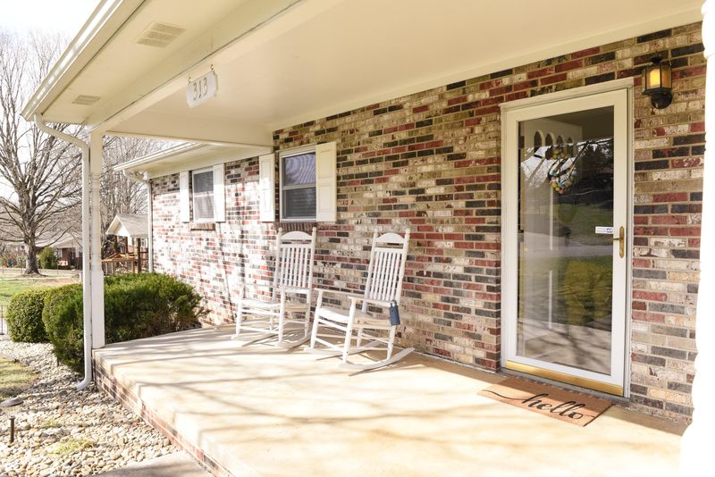 313 Melbourne Dr, Maryville, TN 37804