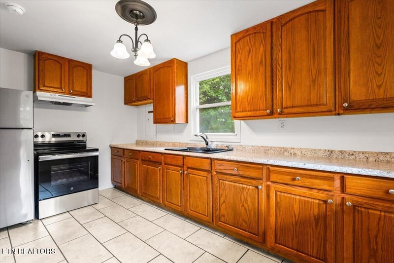 313 N 14th St, Lafollette, TN 37766