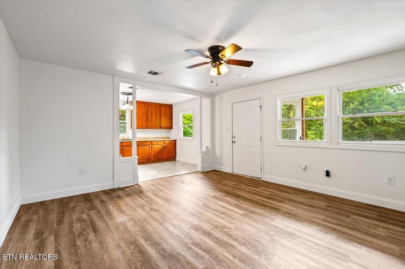 313 N 14th St, Lafollette, TN 37766