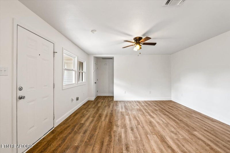 313 N 14th St, Lafollette, TN 37766