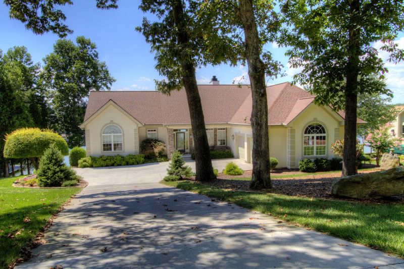 313 Okmulgee Cir, Loudon, TN 37774