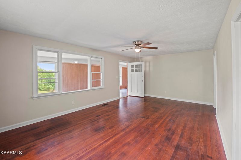 313 Potter Rd, Clinton, TN 37716