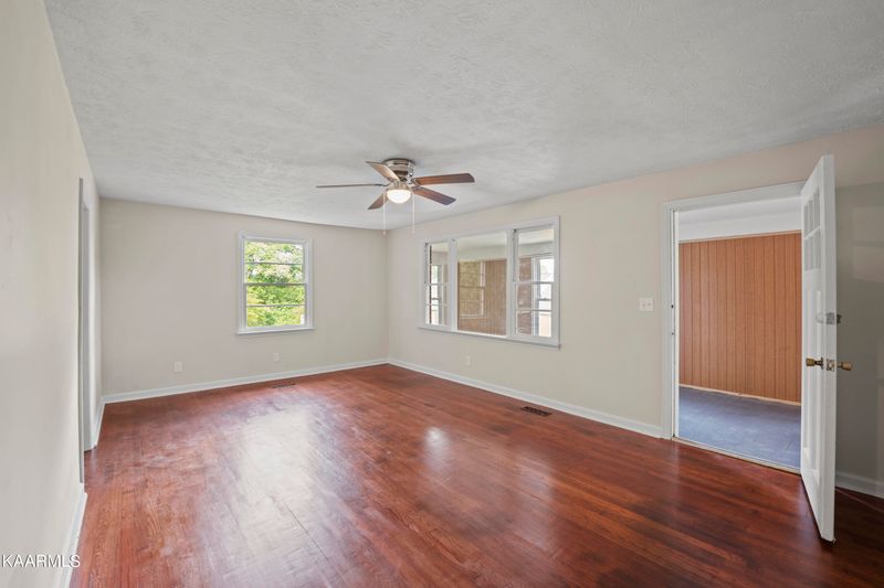 313 Potter Rd, Clinton, TN 37716