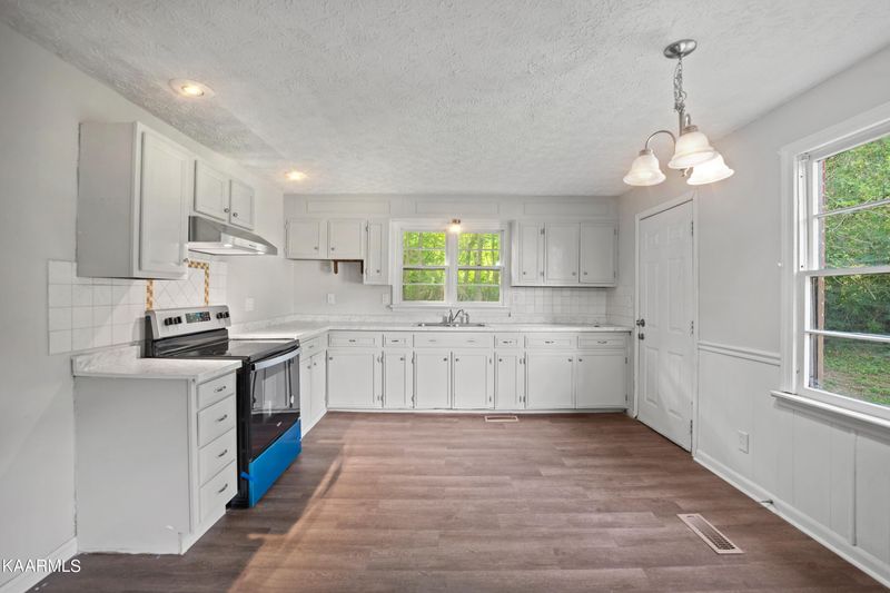 313 Potter Rd, Clinton, TN 37716