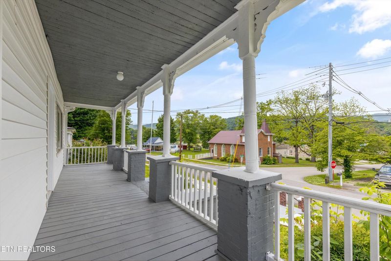 313 W Spring St, Oliver Springs, TN 37840
