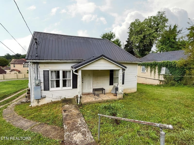 313 W Walden St, Lafollette, TN 37766