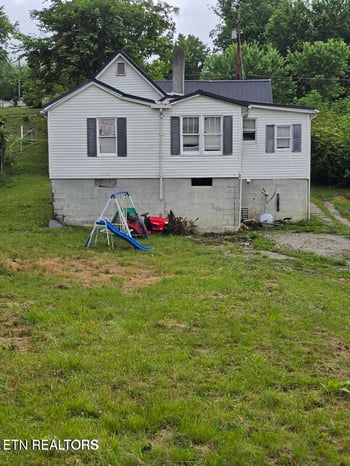 313 W Walden St, Lafollette, TN 37766