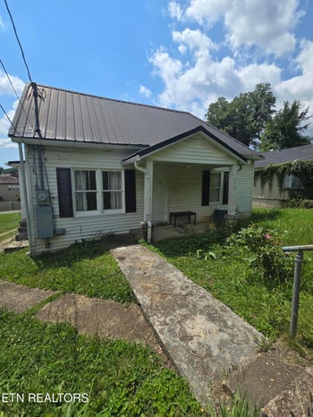 313 W Walden St, Lafollette, TN 37766