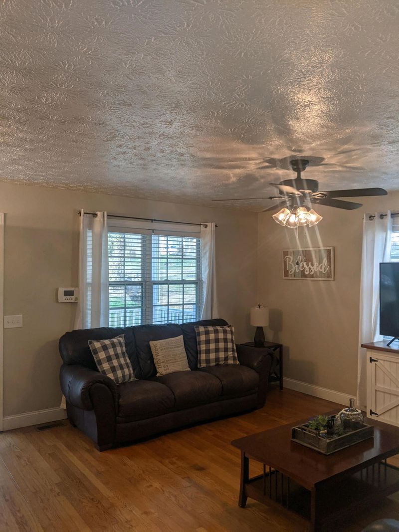 313 West Avenue Ave, Lafollette, TN 37766