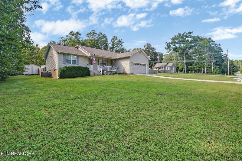 3131 Warpath Dr, Crossville, TN 38572
