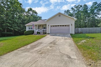 3131 Warpath Dr, Crossville, TN 38572
