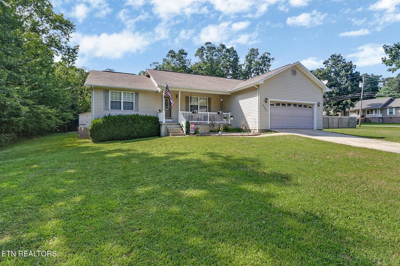 3131 Warpath Dr, Crossville, TN 38572