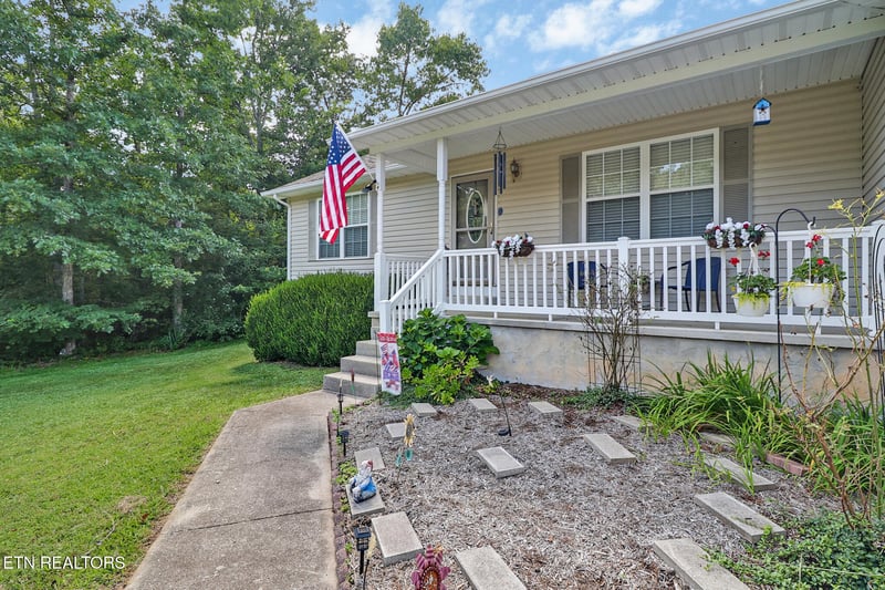 3131 Warpath Dr, Crossville, TN 38572