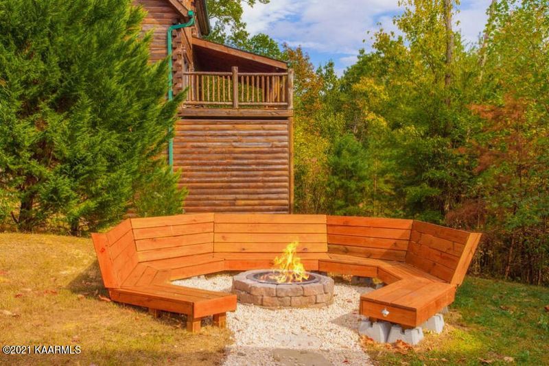 3132 Mountain Grace Ln, Sevierville, TN 37876