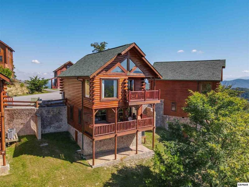 3136 Lake View Lodge Dr, Sevierville, TN 37862