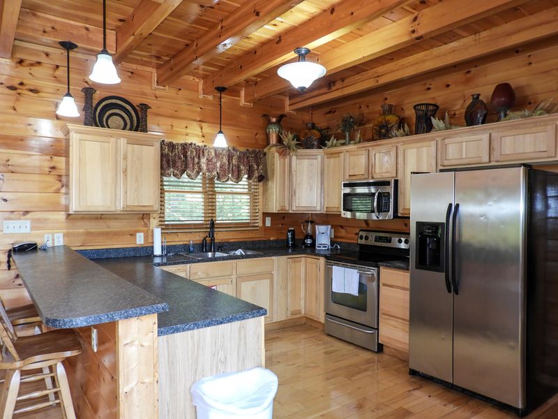 3138 Mountain Grace Ln, Sevierville, TN 37876