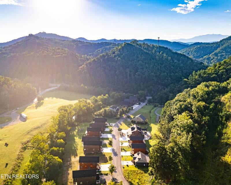 3139 Cherokee Valley Dr, Pigeon Forge, TN 37862