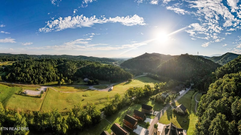 3139 Cherokee Valley Dr, Pigeon Forge, TN 37862
