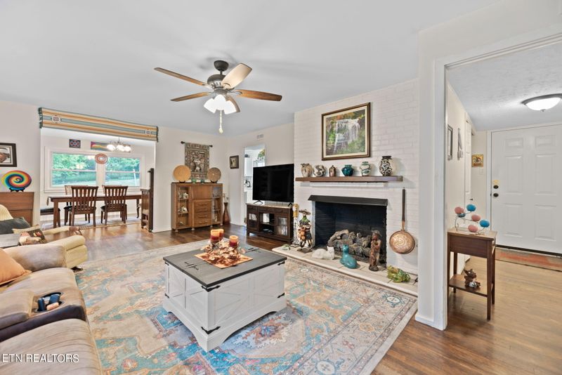 314 E Fernhill Ln, Oak Ridge, TN 37830
