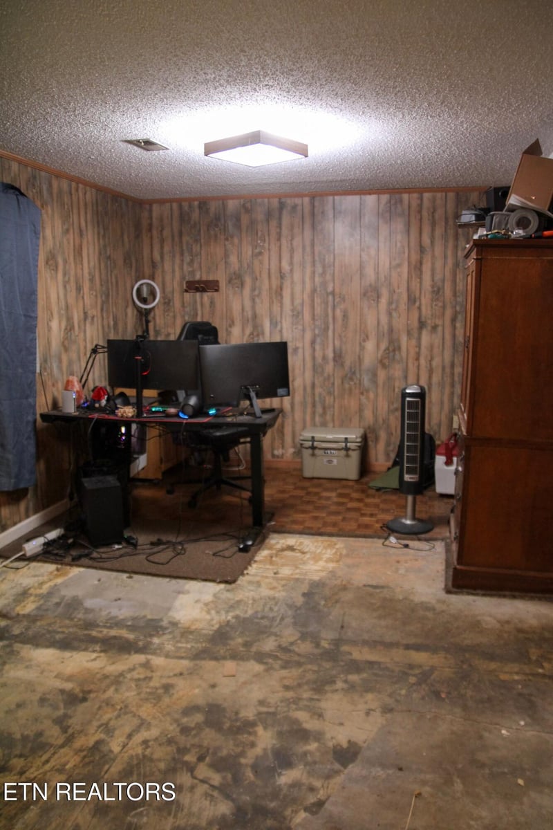 314 S Apache Rd, Clinton, TN 37716