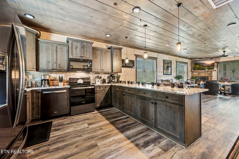 3140 Cherokee Valley Dr, Sevierville, TN 37862
