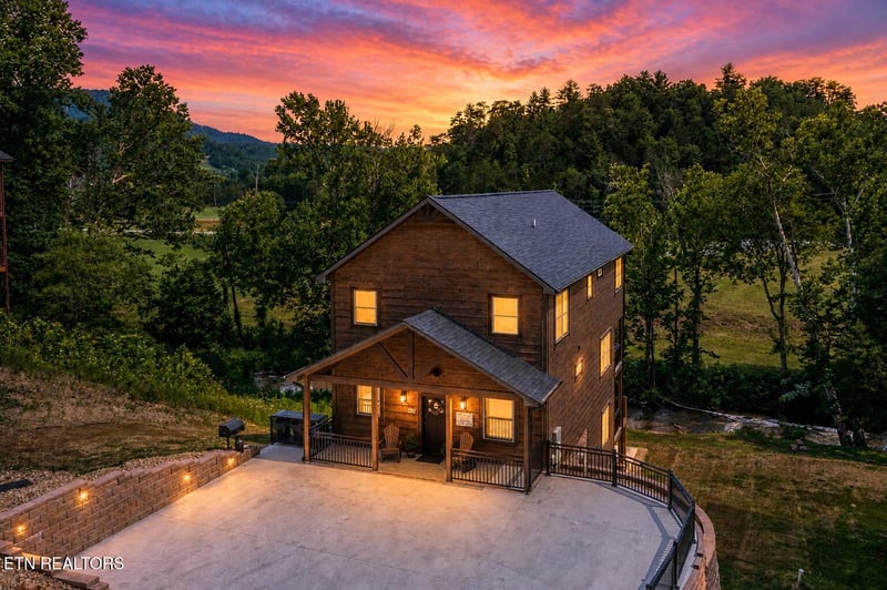 3140 Cherokee Valley Dr, Sevierville, TN 37862