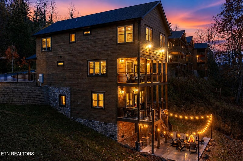 3140 Cherokee Valley Dr, Sevierville, TN 37862