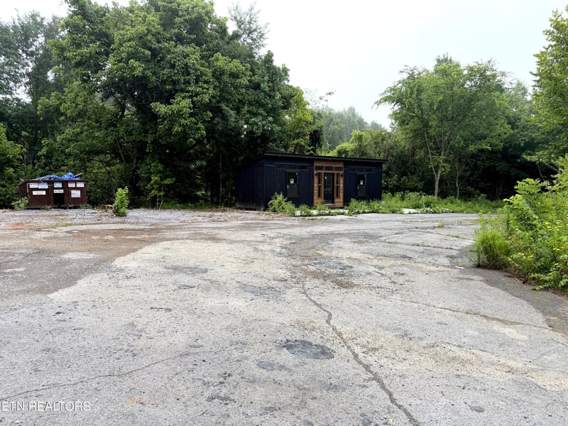 3140 W Buttermilk Rd, Lenoir City, TN 37771