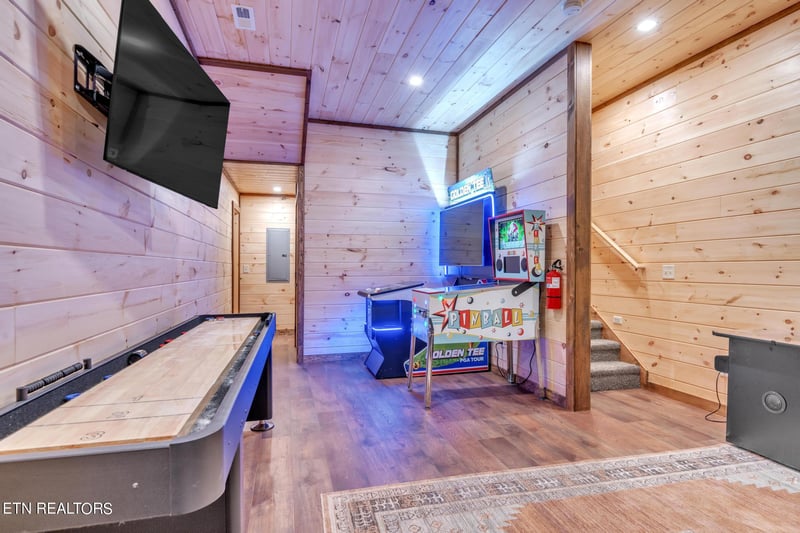 3140 White Falcon Way, Pigeon Forge, TN 37863