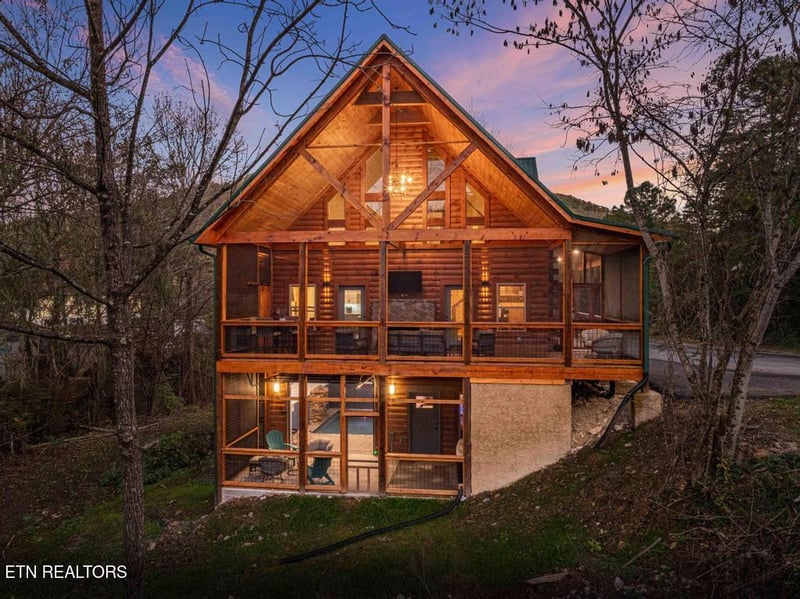 3140 White Falcon Way, Pigeon Forge, TN 37863