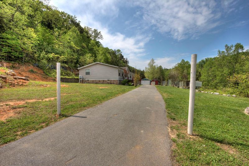 3141 Mutton Hollow Rd, Kodak, TN 37764