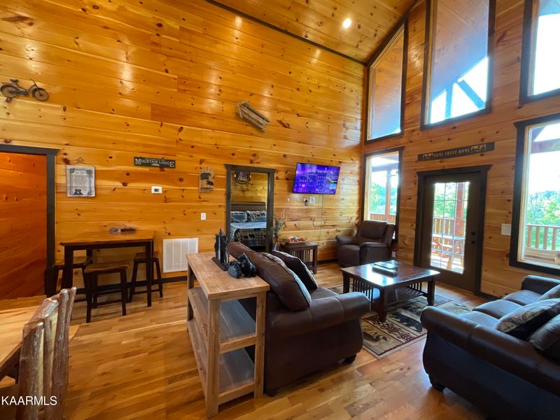 3146 Cherokee Valley Dr, Pigeon Forge, TN 37862