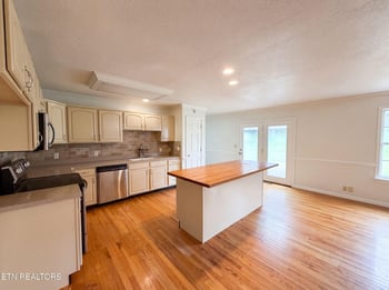 3146 Lora Dr, Maryville, TN 37803