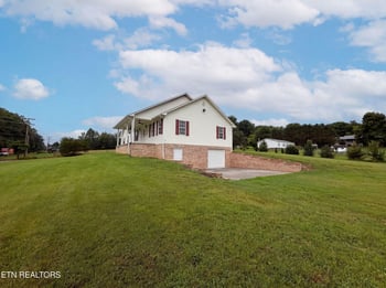 3146 Lora Dr, Maryville, TN 37803
