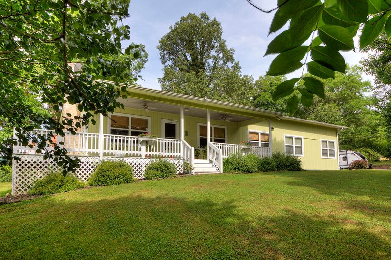3149 Wears Dr, Sevierville, TN 37862