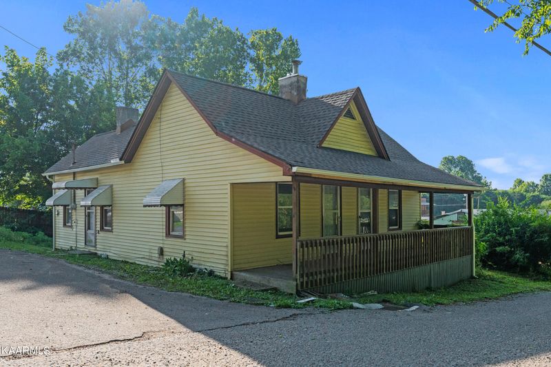 315 Adkins St, Rocky Top, TN 37769