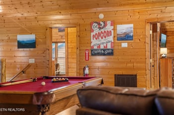 315 Caney Creek Rd, Pigeon Forge, TN 37863